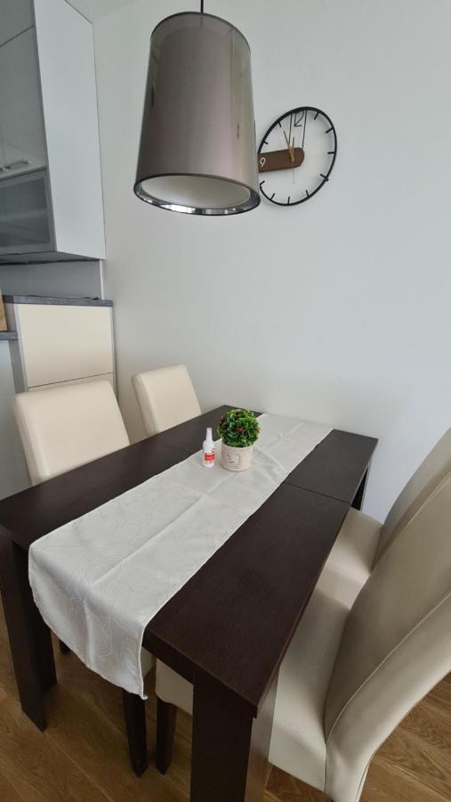 Apartment West 65 *