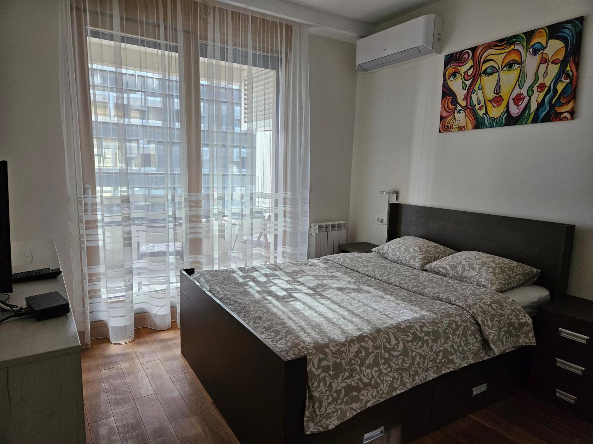 Apartment West 65 *