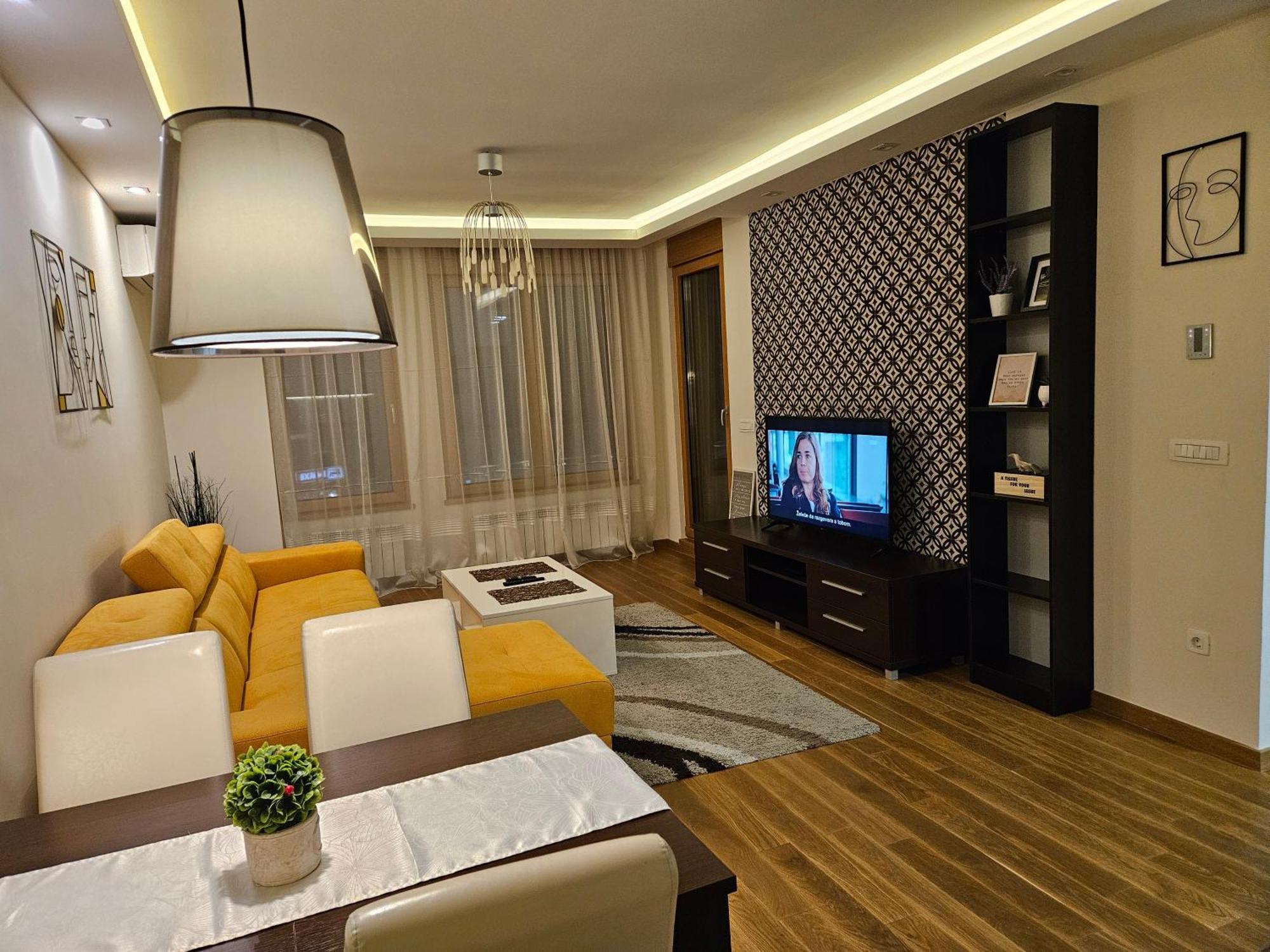 Apartment West 65